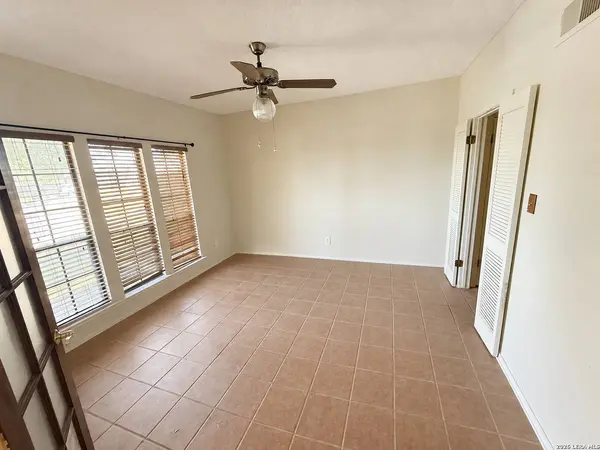 17319 Antlers Cv, Helotes, TX 78023