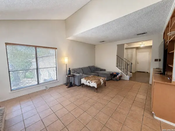 17319 Antlers Cv, Helotes, TX 78023