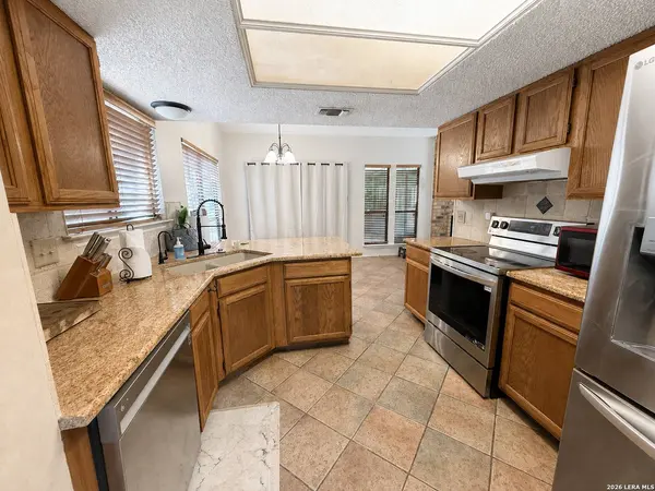 17319 Antlers Cv, Helotes, TX 78023
