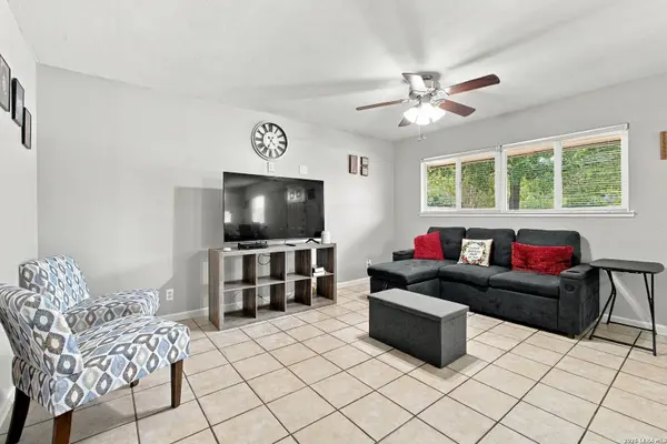 8214 WINDLAKE ST, San Antonio, TX 78230