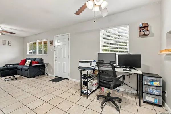8214 WINDLAKE ST, San Antonio, TX 78230