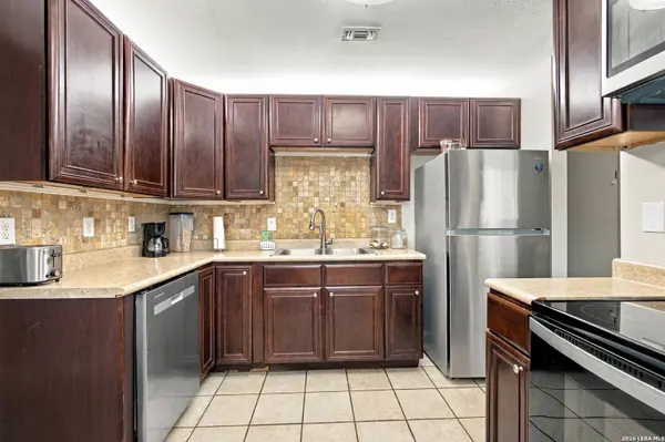 8214 WINDLAKE ST, San Antonio, TX 78230