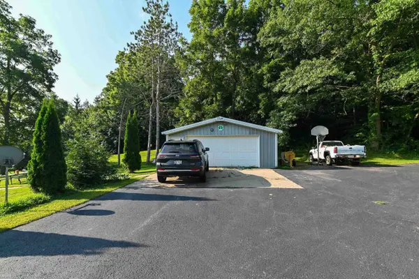 2251 & 2253 Highway 92, Mount Horeb, WI 53572
