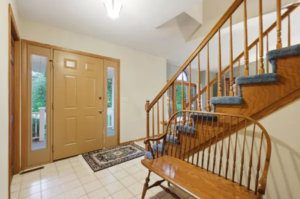14 W Newhaven Circle, Madison, WI 53717