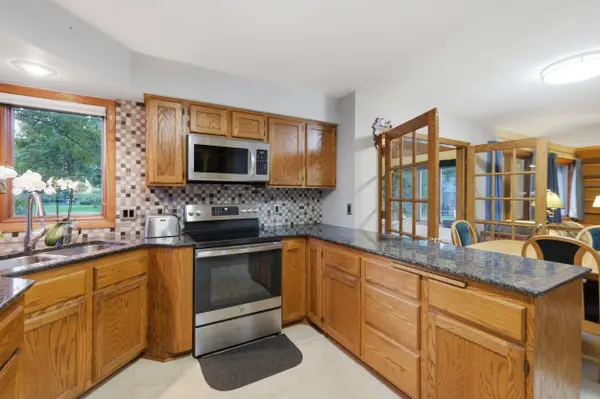 14 W Newhaven Circle, Madison, WI 53717