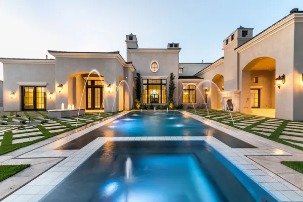  Why Most Realtors Never Break $200,000 a Year The Brutal Truth Most Agents Don’t Want to Hear Written by Devone Richard, Real Estate Broker,Devone Richard
