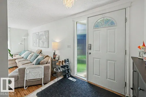 8708 25A AV NW, Edmonton, AB T6K 2W7