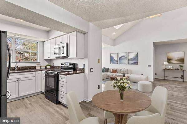 3903 GOLF TEE CT #301, Fairfax, VA 22033