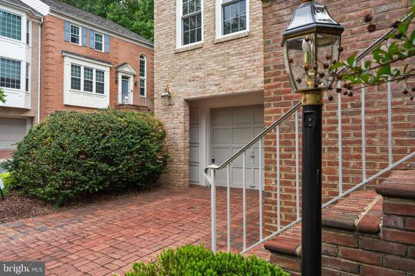 8015 QUARRY RIDGE WAY, Bethesda, MD 20817