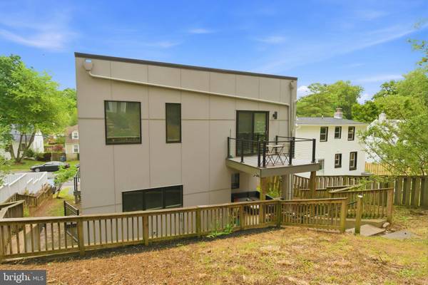1408 N POWHATAN ST N, Arlington, VA 22205