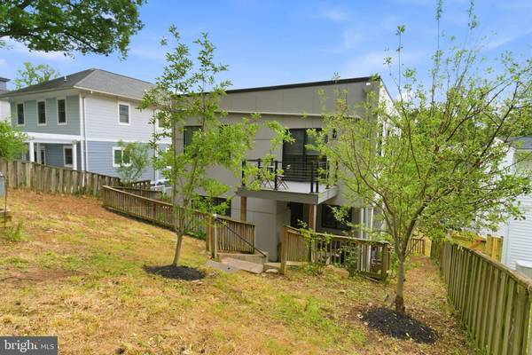 1408 N POWHATAN ST N, Arlington, VA 22205