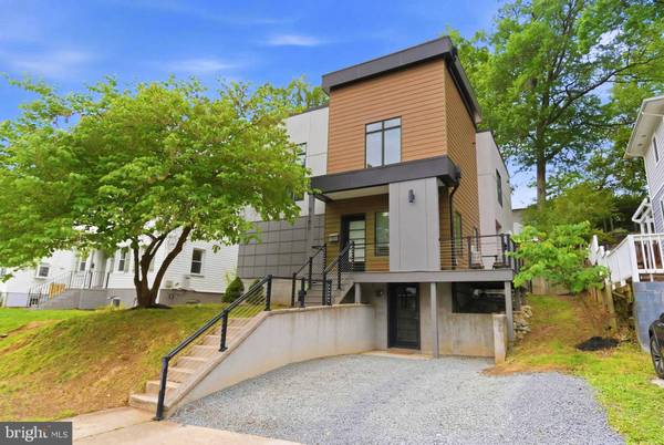 1408 N POWHATAN ST N, Arlington, VA 22205