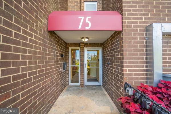 75 S REYNOLDS ST #403, Alexandria, VA 22304