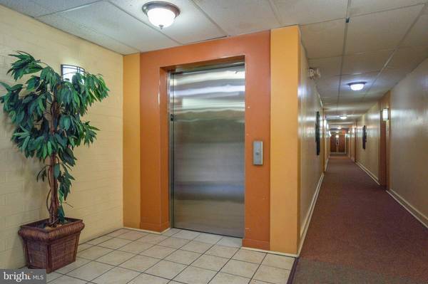 75 S REYNOLDS ST #403, Alexandria, VA 22304
