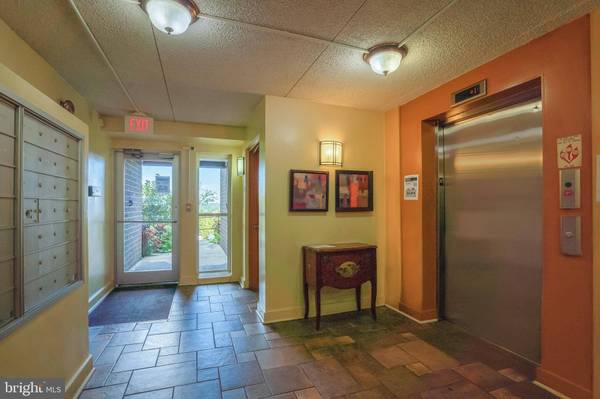 75 S REYNOLDS ST #403, Alexandria, VA 22304
