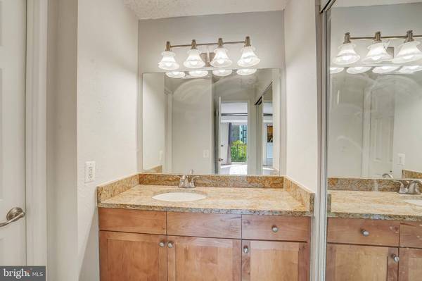 75 S REYNOLDS ST #403, Alexandria, VA 22304