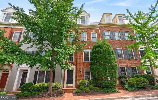 8814 HUNTING LODGE CT, Vienna, VA 22182