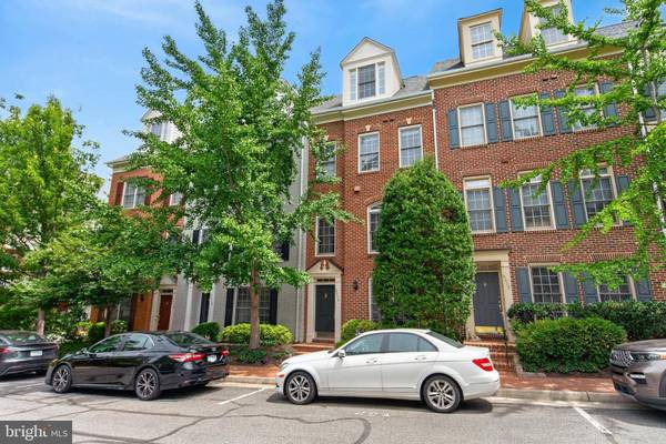 8814 HUNTING LODGE CT, Vienna, VA 22182
