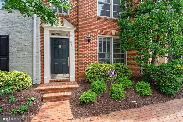 8814 HUNTING LODGE CT, Vienna, VA 22182