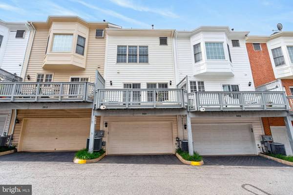 8814 HUNTING LODGE CT, Vienna, VA 22182