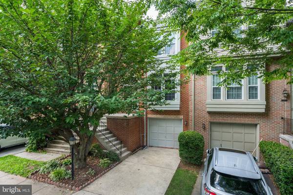 3827 INVERNESS RD, Fairfax, VA 22033