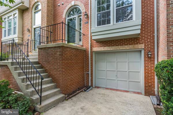 3827 INVERNESS RD, Fairfax, VA 22033