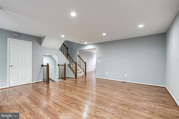 3827 INVERNESS RD, Fairfax, VA 22033