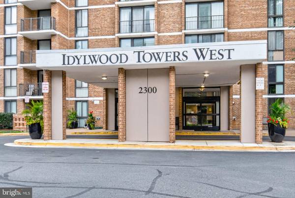 2300 PIMMIT DR #712, Falls Church, VA 22043