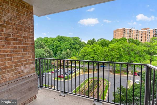 2300 PIMMIT DR #712, Falls Church, VA 22043
