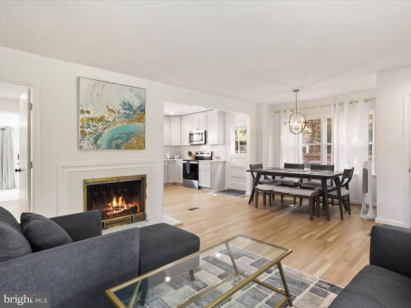 310 N Underwood St, Falls Church, VA 22046-3651