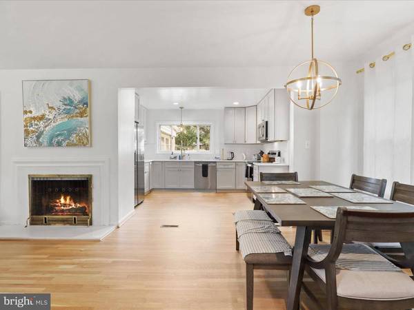 310 N Underwood St, Falls Church, VA 22046-3651