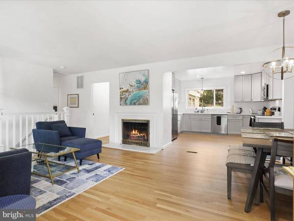 310 N Underwood St, Falls Church, VA 22046-3651