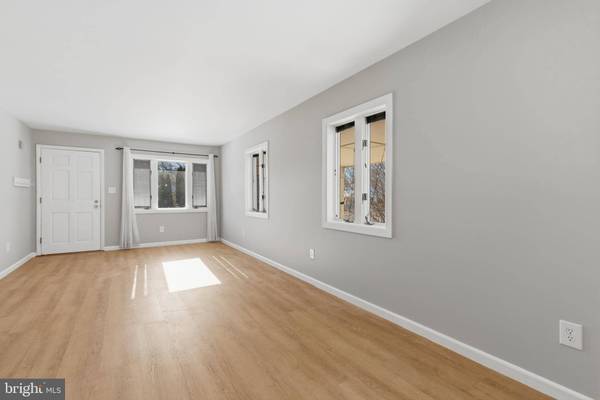 1813 OLMSTEAD DR, Falls Church, VA 22043