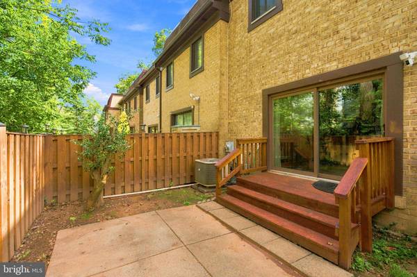 2952 JERMANTOWN RD #2, Oakton, VA 22124