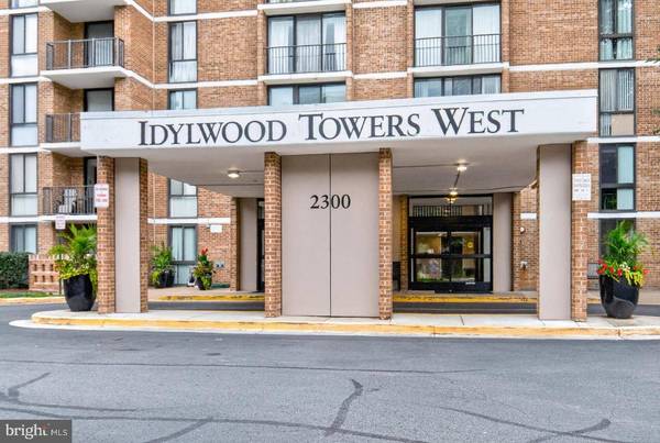 2300 PIMMIT DR #712, Falls Church, VA 22043