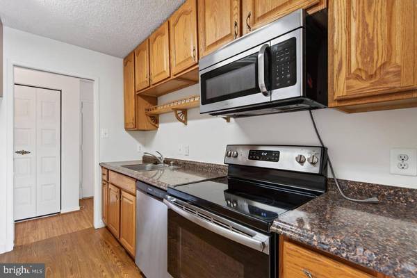 2300 PIMMIT DR #712, Falls Church, VA 22043