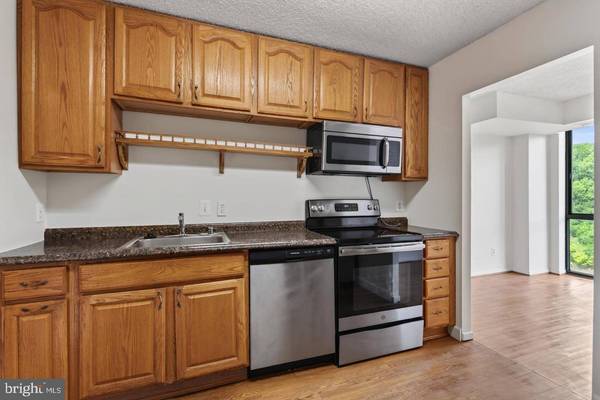 2300 PIMMIT DR #712, Falls Church, VA 22043