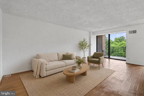 2300 PIMMIT DR #712, Falls Church, VA 22043