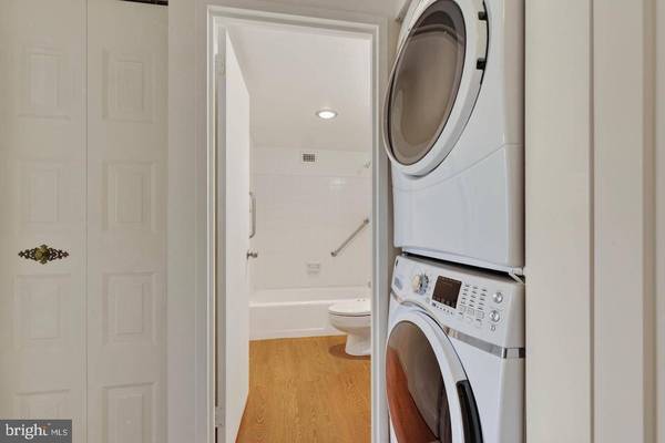 2300 PIMMIT DR #712, Falls Church, VA 22043