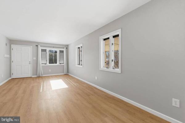 1813 OLMSTEAD DR, Falls Church, VA 22043