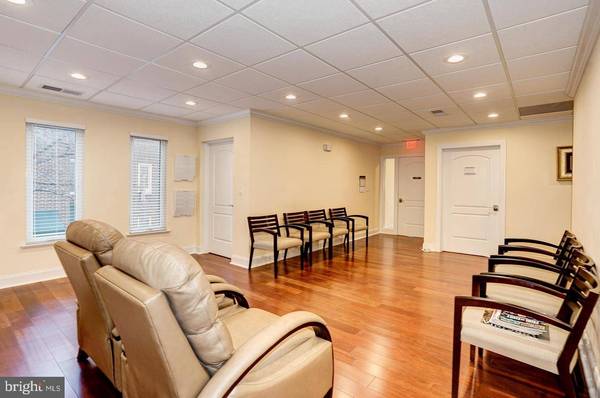 9512-B LEE HWY, Fairfax, VA 22031