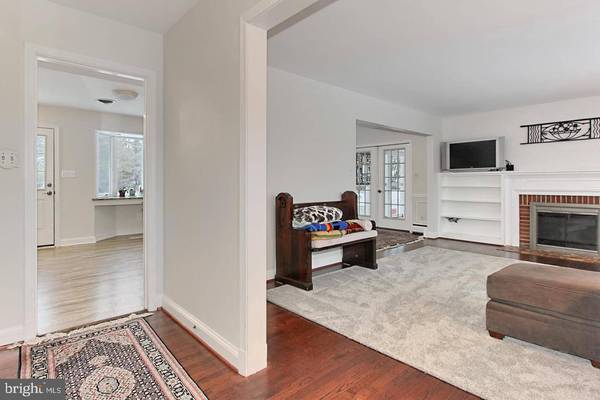 5619 WHARTON LN, Centreville, VA 20120