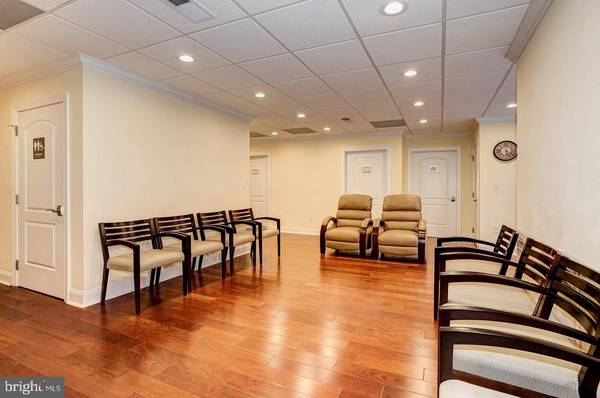 9512-B LEE HWY, Fairfax, VA 22031