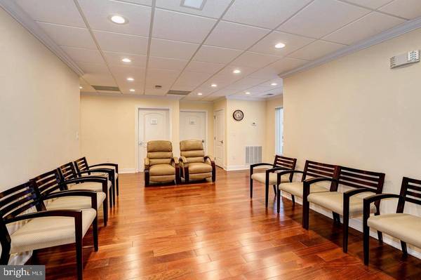 9512-B LEE HWY, Fairfax, VA 22031