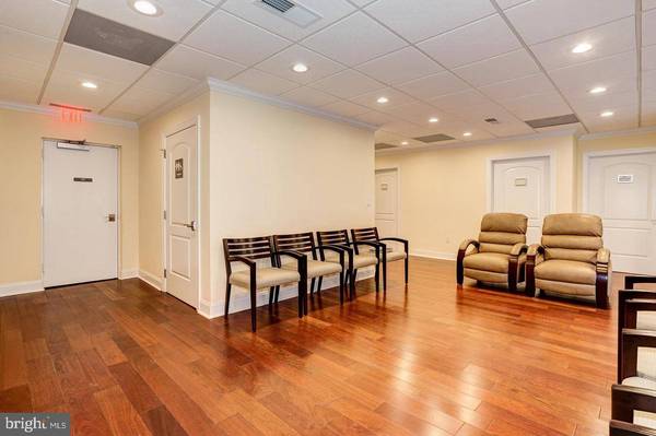 9512-B LEE HWY, Fairfax, VA 22031