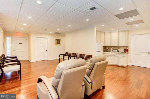 9512-B LEE HWY, Fairfax, VA 22031