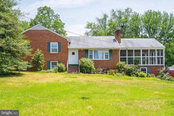 5619 WHARTON LN, Centreville, VA 20120