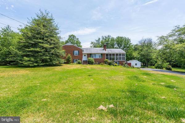 5619 WHARTON LN, Centreville, VA 20120