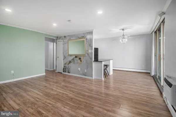 100 E GLENOLDEN AVE #R9, Glenolden, PA 19036