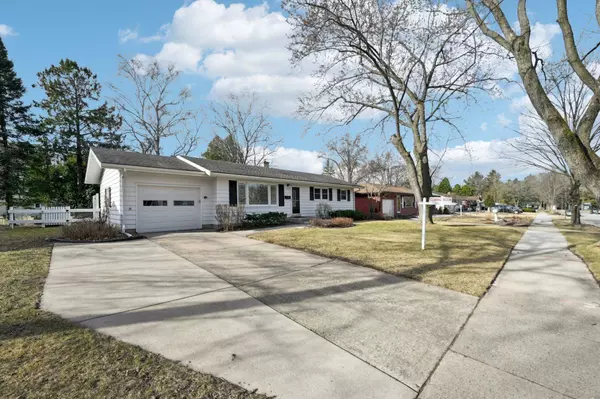 5741 KRONCKE Drive, Madison, WI 53711-3542